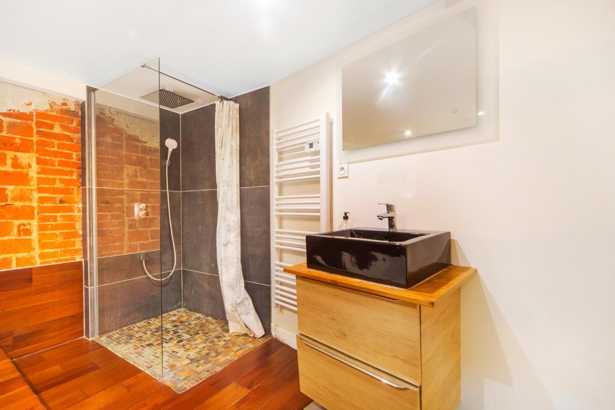 Large Flat Very Close To Montmartre Appartamento Parigi