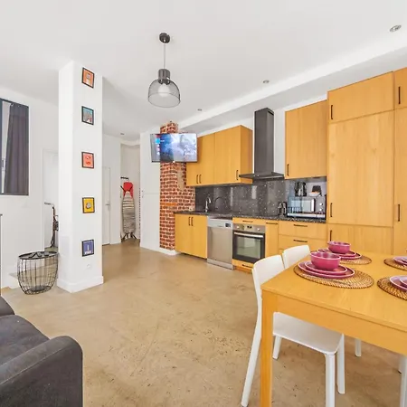 Large Flat Very Close To Montmartre Paris