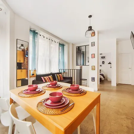 Large Flat Very Close To Montmartre
