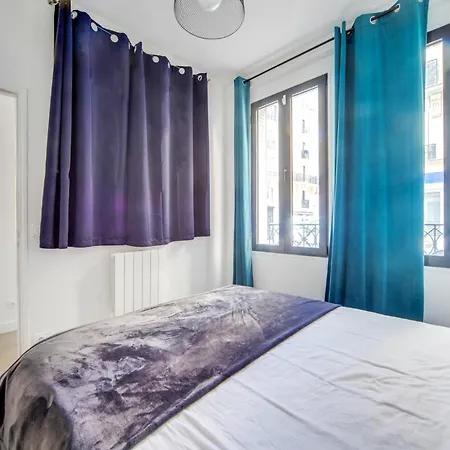 Large Flat Very Close To Montmartre *