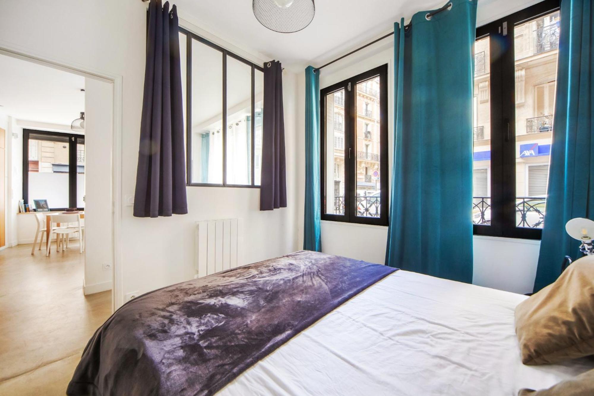 Large Flat Very Close To Montmartre Parigi
